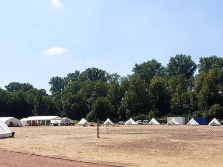Familien aus dem ganzen Rhein-Kreis: Gemeinsam draußen beim Zeltwochenende in Rommerskirchen