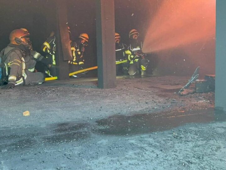 Freiwillige Feuerwehr Bedburg-Hau: Feuerwehr trainiert für Brände an Photovoltaikanlagen