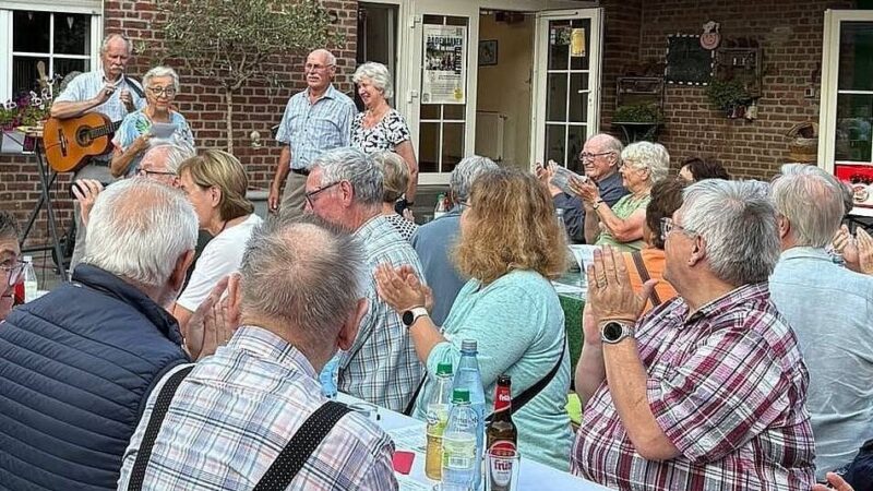 Bürgerverein Anrath: Mundart-Chor lädt zur „Su’emernait“ auf den Kerstenhof