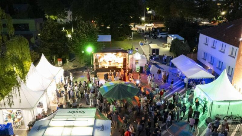 Dorffest in Hösel: Hösel feiert holländische Partynacht