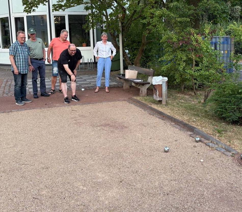 Angebot ist wieder nutzbar: Kostenlose Boule- und Schachanlage in Hinsbeck erneuert