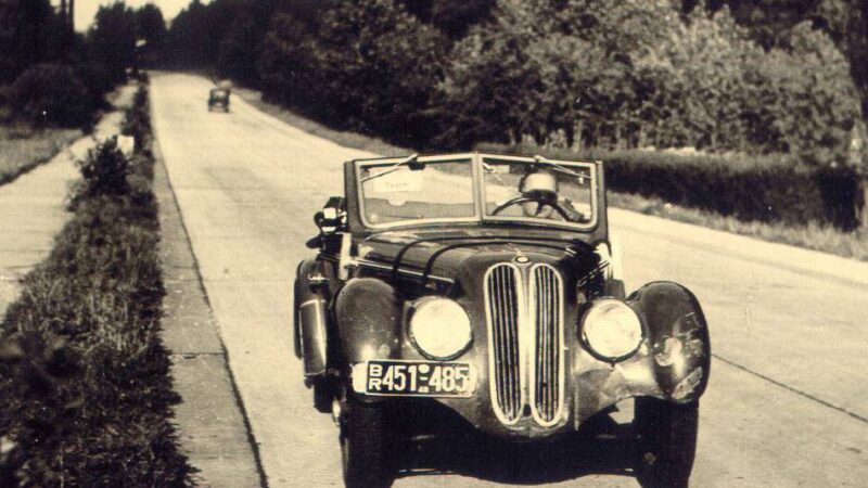 Gastbeitrag Geschichtswerkstatt: Der Gentleman-Rennfahrer, der den Grenzlandring erfand