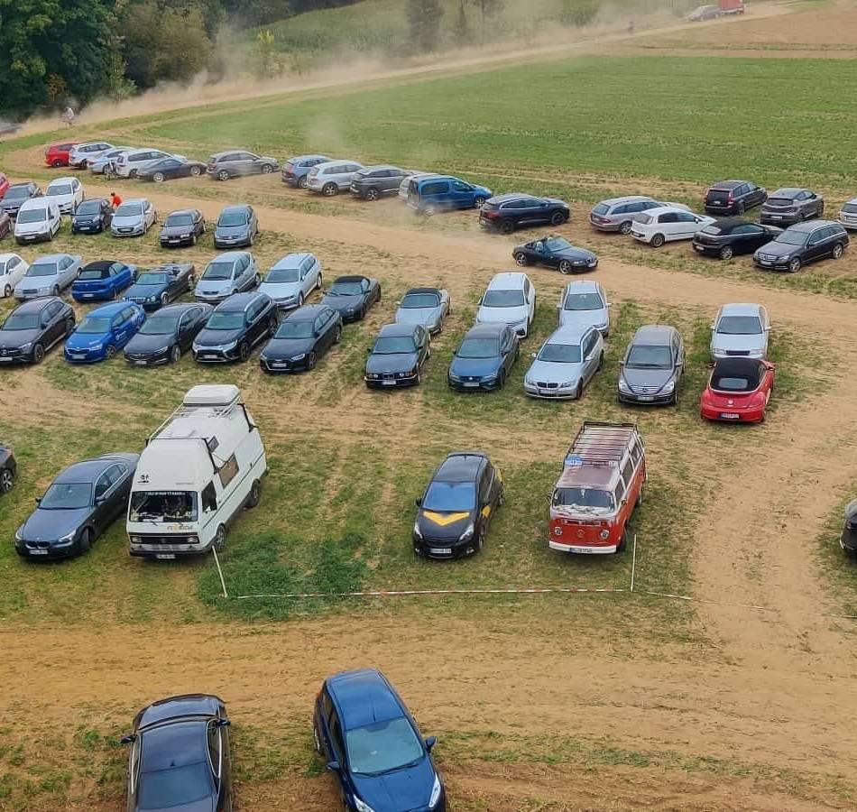 Historische Fahrzeuge in Uedem: Oldtimer-Fans treffen sich an der Hohen Mühle