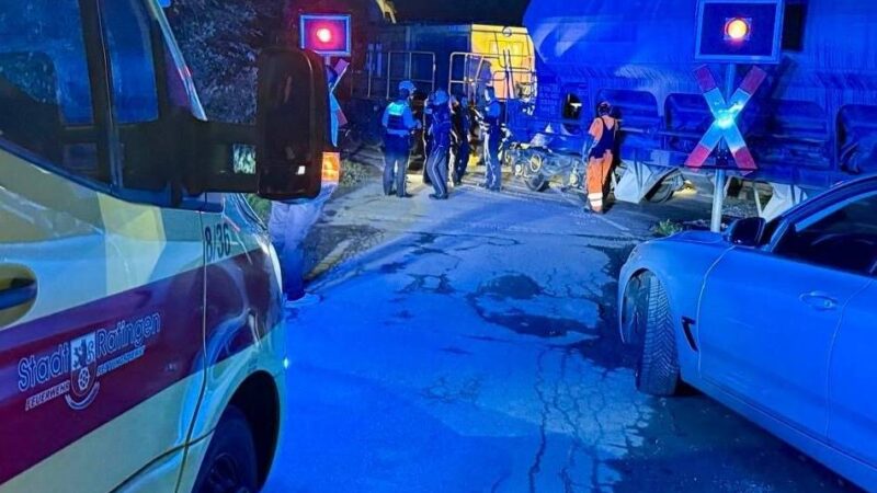 Zug rammt Auto: Zugeparkte Wege – Unfall in Ratingen hat ein politisches Nachspiel