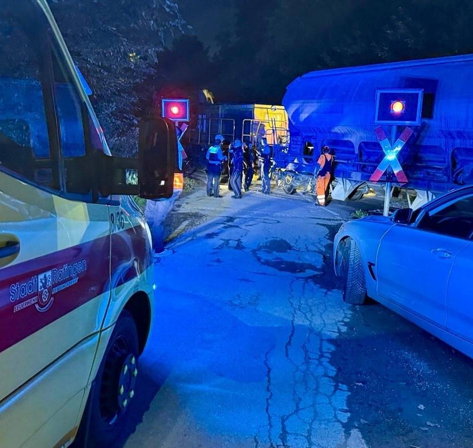 Zug rammt Auto: Zugeparkte Wege – Unfall in Ratingen hat ein politisches Nachspiel