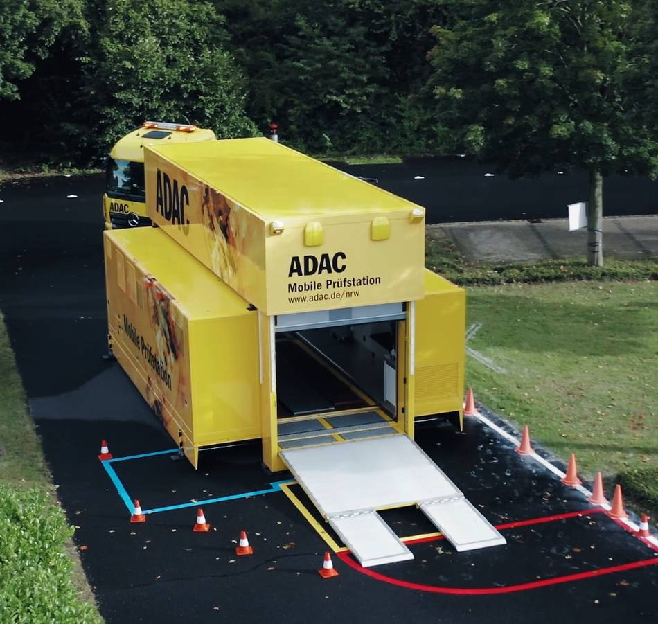 Parkplatz von Möbel Hardeck: Mobile ADAC Prüfstation kommt nach Hilden