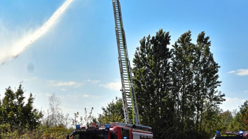 Brand am Königshüttesee in Kempen: Polizei sucht Besitzer von zurückgelassener Angelausrüstung