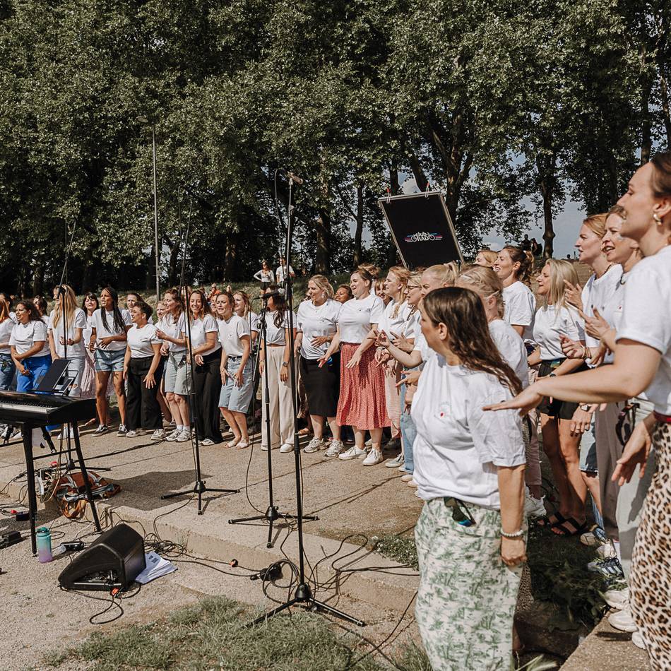 Festival in Weeze: Frauenchor eröffnet San Hejmo mit „Abriss-Medley“