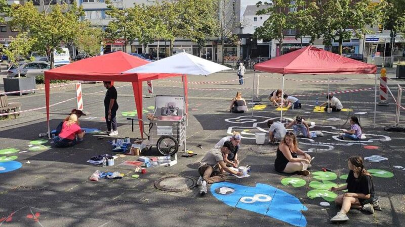 Aus Bürgeridee in Leverkusen entstanden: Bunte Bodenspiele sollen City-Marktplatz beleben