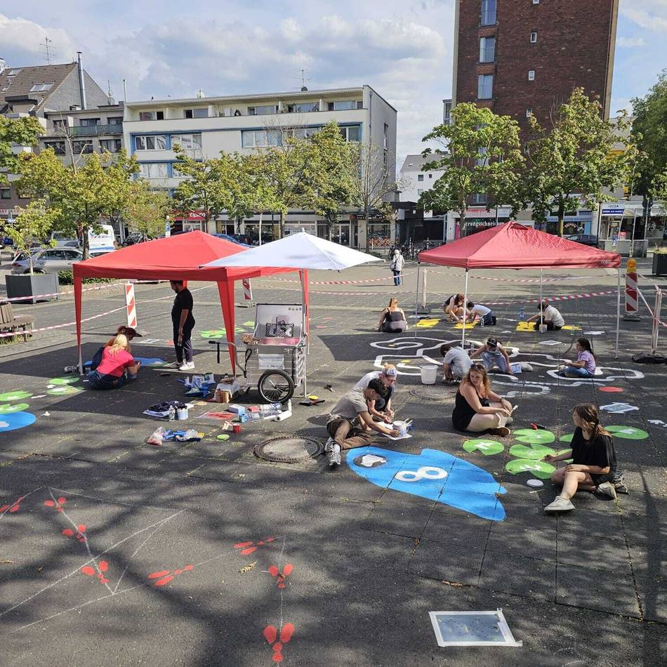 Aus Bürgeridee in Leverkusen entstanden: Bunte Bodenspiele sollen City-Marktplatz beleben