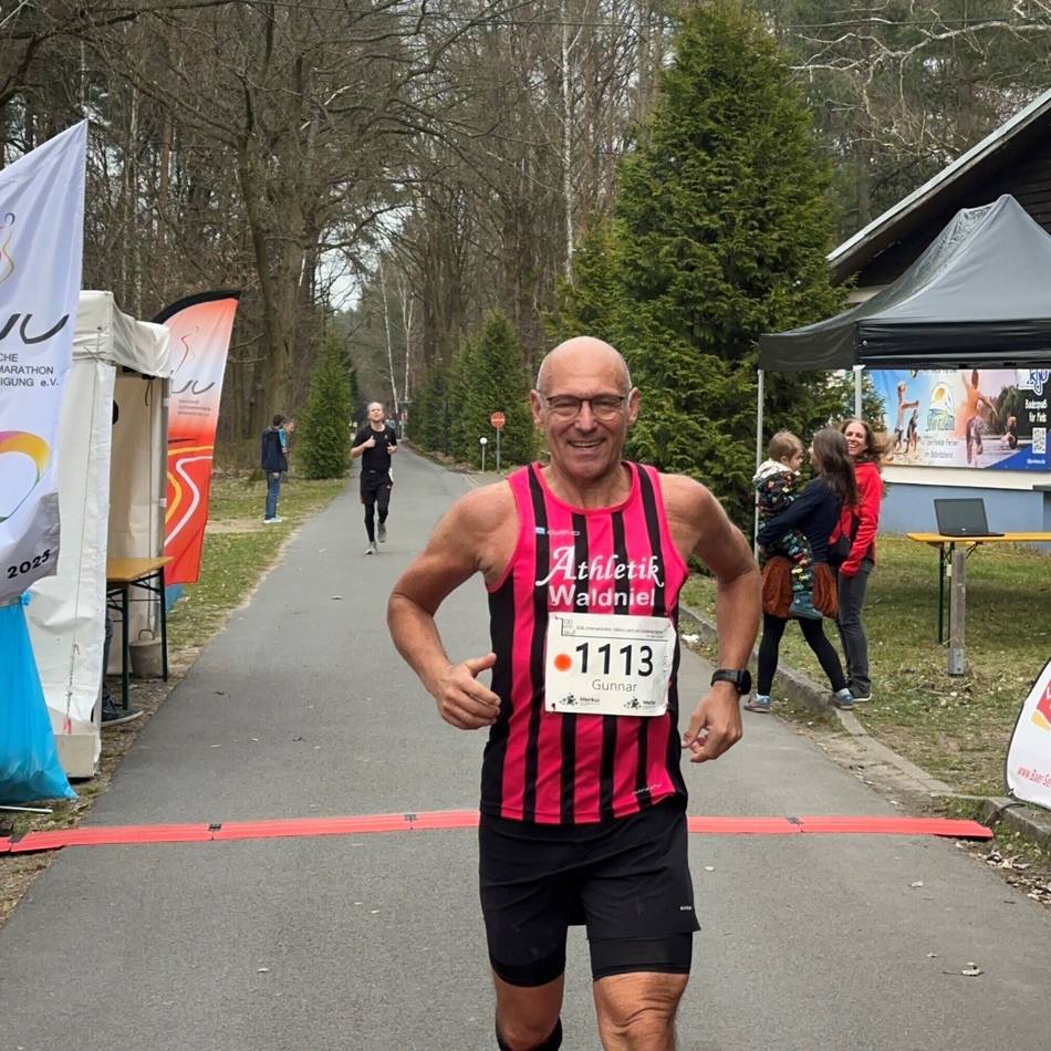 Ultramarathon in Berlin: Gunnar Mitzner läuft 100 Kilometer durch die Rekordhitze