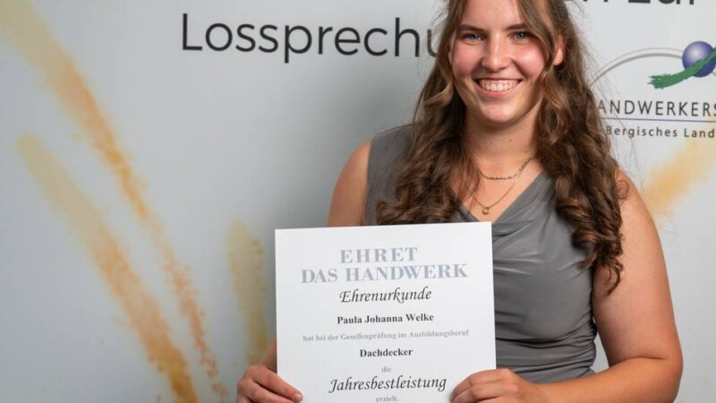 Prüfungsbeste Dachdeckerin aus Wermelskirchen: „Die KI steigt nicht aufs Dach“