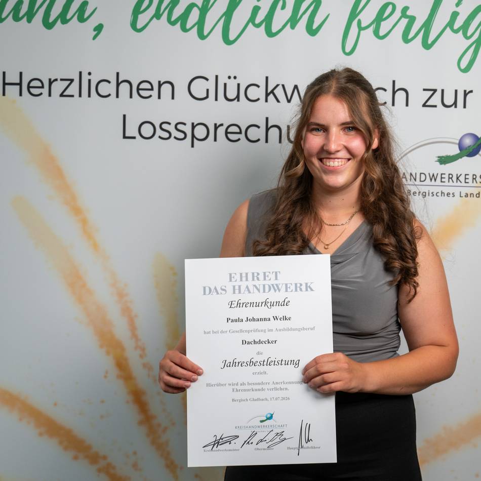 Prüfungsbeste Dachdeckerin aus Wermelskirchen: „Die KI steigt nicht aufs Dach“