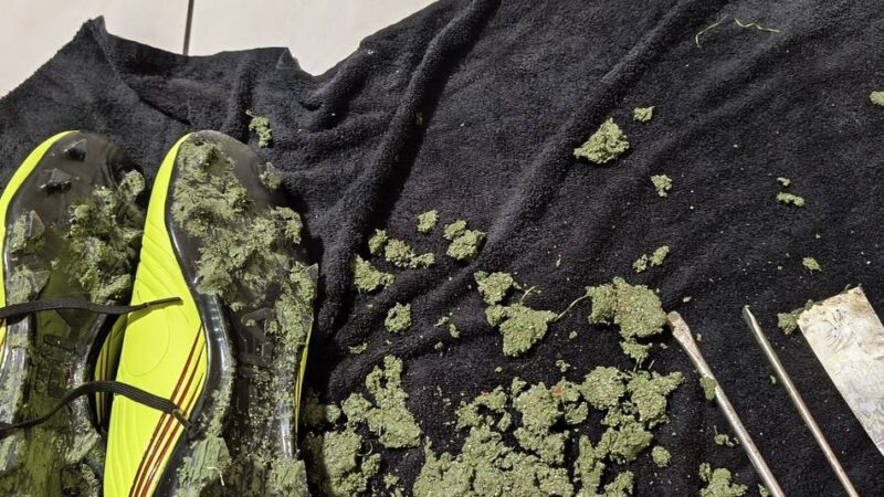 Kunstrasenplätze in Grevenbroich: Hätte Wasser den Schäden vorgebeugt?