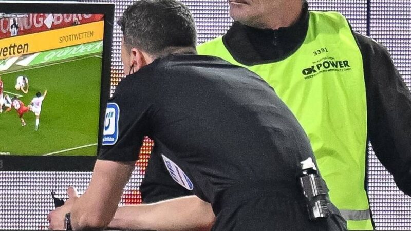 Schneller und einheitlicher: „Keine Playstation-Entscheidungen“ – Uefa denkt bei VAR um