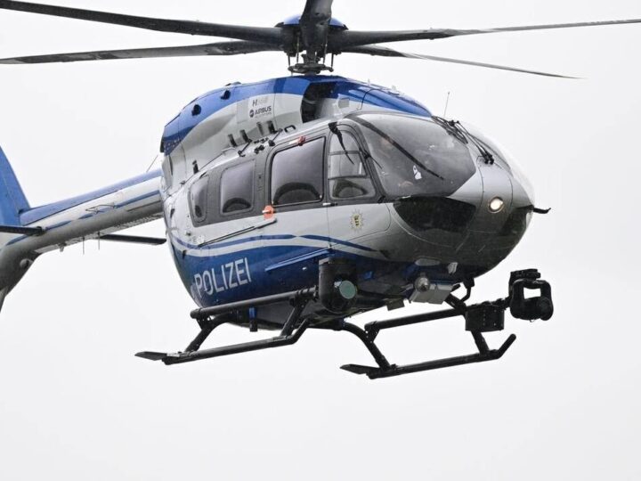 Überfall in Dinslaken: Polizei sucht mit Hubschrauber nach bewaffnetem Tankstellenräuber