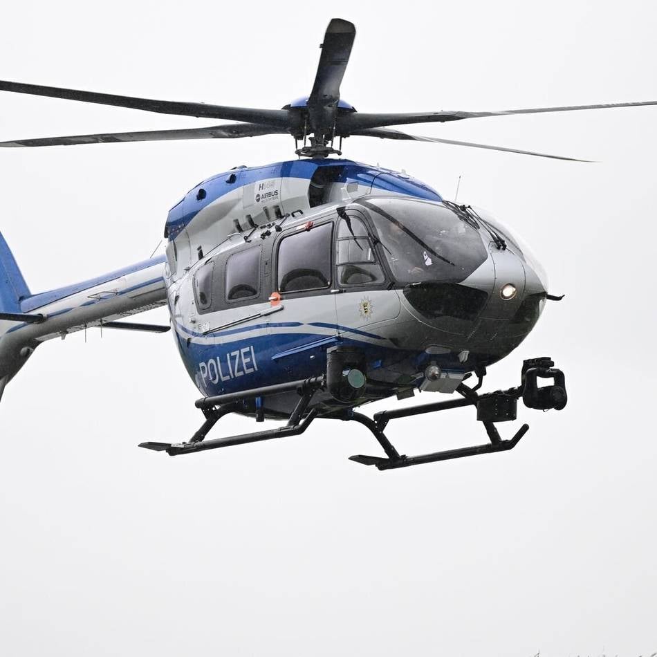 Überfall in Dinslaken: Polizei sucht mit Hubschrauber nach bewaffnetem Tankstellenräuber