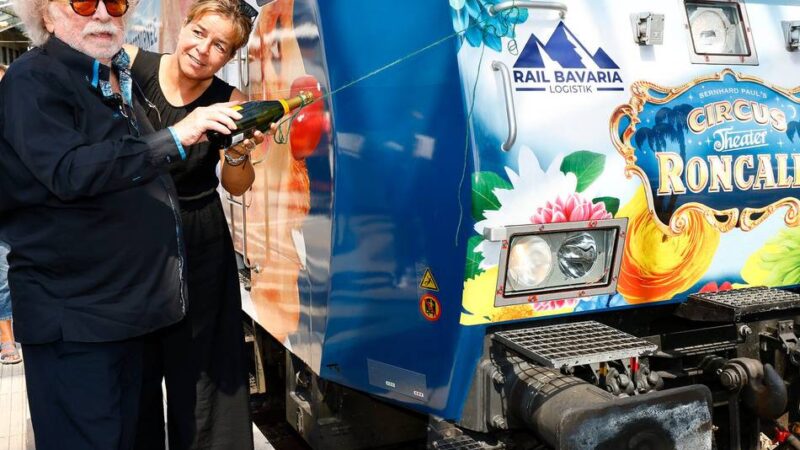 Circus Roncalli: Elektro-Lok „Zippo“ bringt Roncallis Zirkuswelt von Stadt zu Stadt