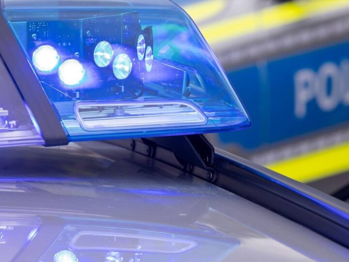 Überfall in Mönchengladbach-Güdderath: Maskierter mit Messer raubt Tankstelle aus und flieht mit Kumpan