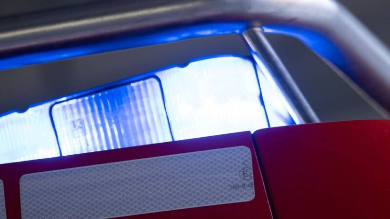 Brand in Dülken:  Bagger brennt auf Friedhof – Gräber beschädigt