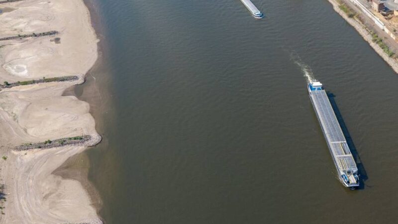 Polizei greift ein: Güterschiff auf dem Rhein fährt ohne Steuermann