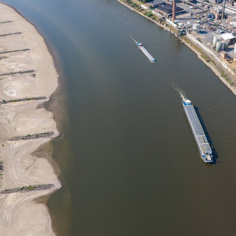 Polizei greift ein: Güterschiff auf dem Rhein fährt ohne Steuermann