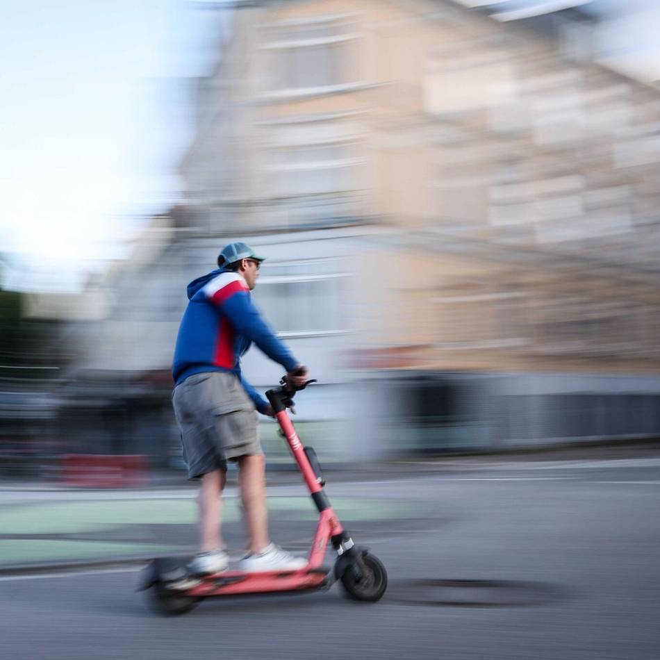 Unfälle im Kreis Mettmann: E-Roller rasen durch die Fußgängerzone – wer ist zuständig?
