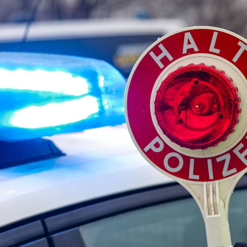 Kontrolle an der A57: Gefälschter Führerschein
auf dem Smartphone