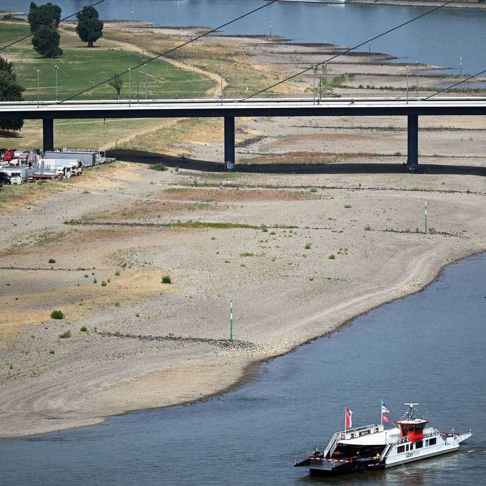 Probleme mit Niedrigwasser: Niederrheinische IHK fordert 2,5 Milliarden, um den Rhein krisenfest zu machen