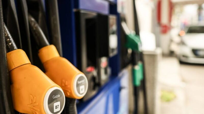 In Mönchengladbach und Niederkrüchten: Drei Raubüberfälle auf Tankstellen – Polizei prüft Zusammenhang