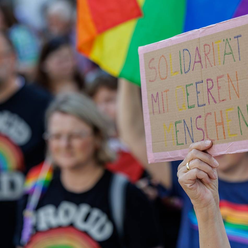 Bonn, Moers und Ahaus: Bunte CSD-Paraden in NRW verlaufen ohne Störungen