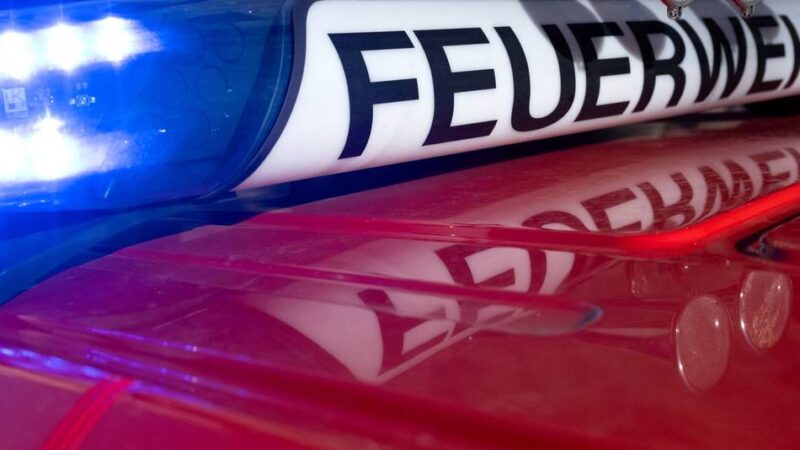 Kripo ermittelt in Moers: Feuer auf Firmengelände – zwei Sattelauflieger ausgebrannt