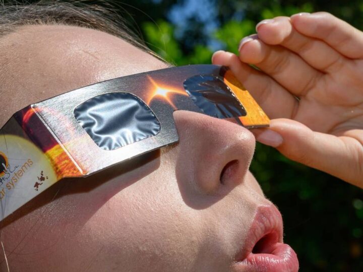 Einzelhandel in Radevormwald: Wo es noch Brillen für die Sonnenfinsternis gibt