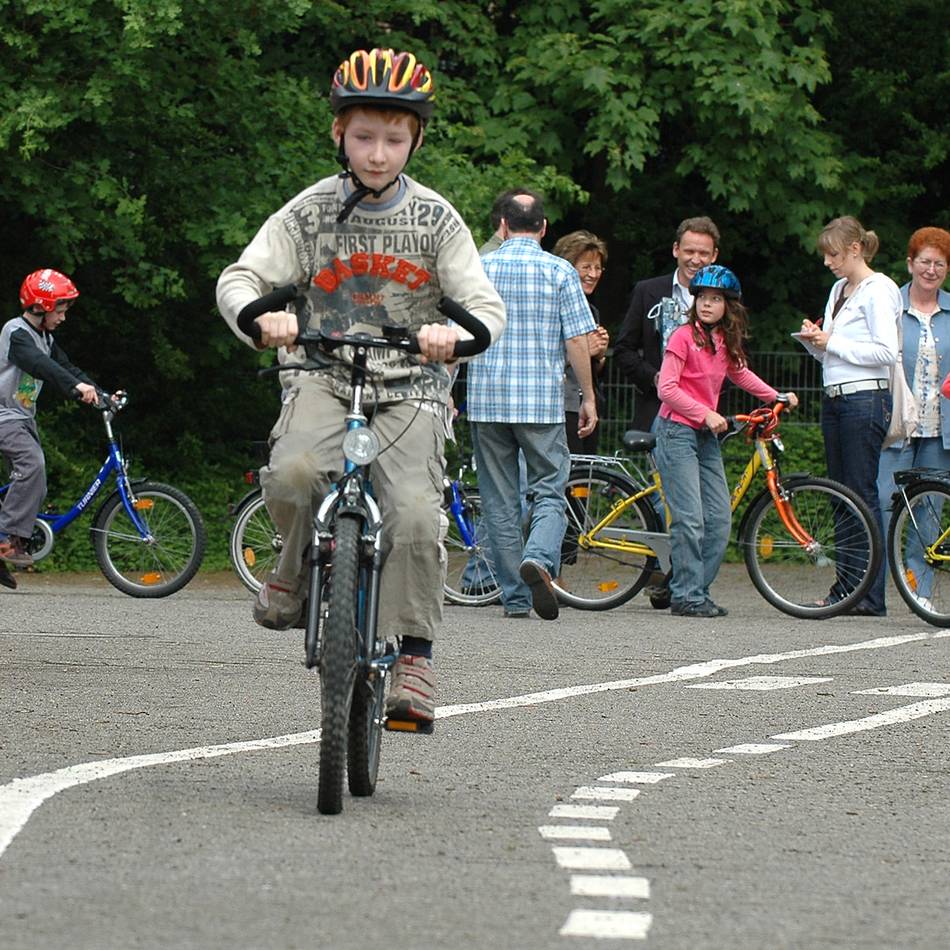 Selgros-Parkplatz in Hilden: Zwei Fahrrad-Parcours bringen Kinder in Bewegung