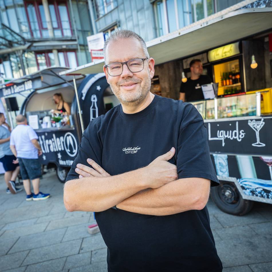 Über 3000 Besucher genießen auf dem Neumarkt: Kaarst probiert sich durch die Welt