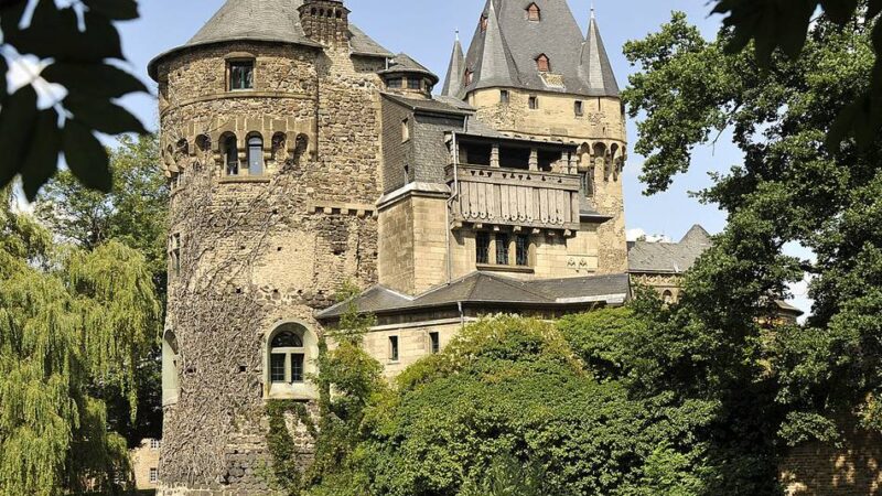 Stadtführungen in Hülchrath: Eine Reise durch die Zeit im historischen Ortskern