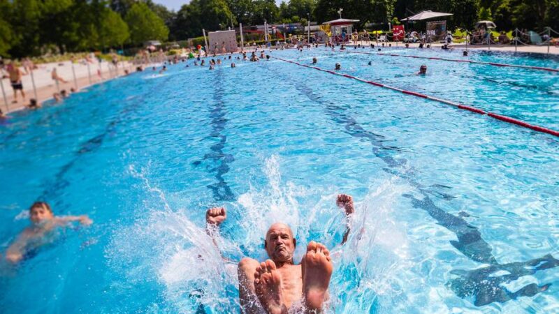 Bäderbilanz und Einlassstopp: Mehr als 100.000 Gäste – Neusser Südbad boomt im Sommer