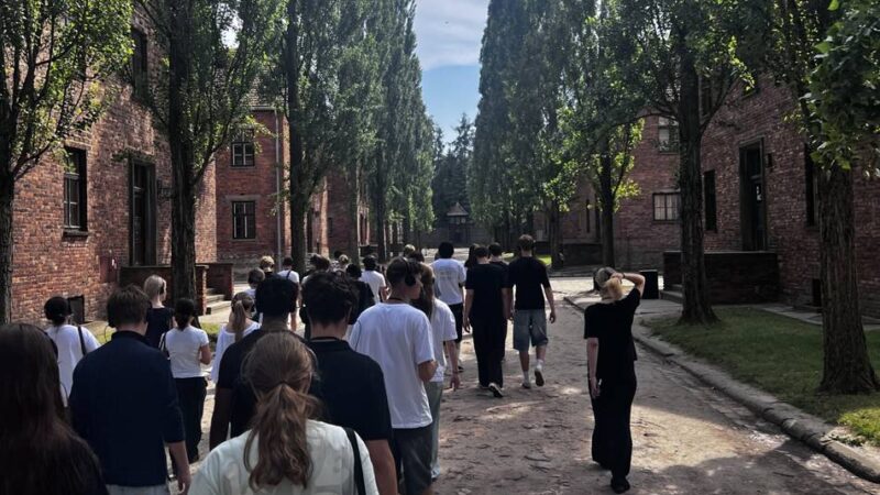 Gedenkstättenfahrt aus Erkelenz: 107 CBG-Schüler besuchen erstmals Auschwitz