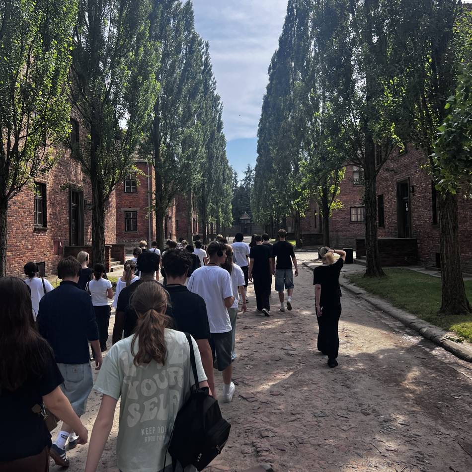 Gedenkstättenfahrt aus Erkelenz: 107 CBG-Schüler besuchen erstmals Auschwitz