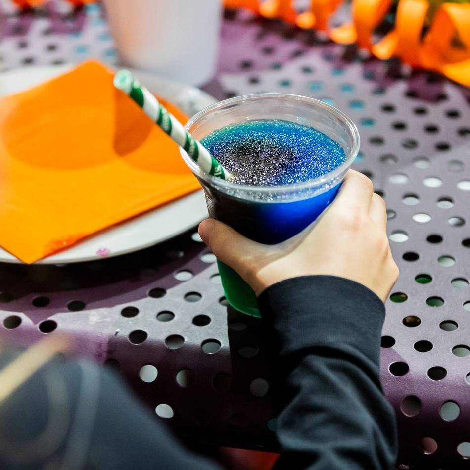 Warnung der Apotheker aus dem Rhein-Kreis Neuss: Slush-Eis – ist das Kirmesgetränk gefährlich für Kinder?
