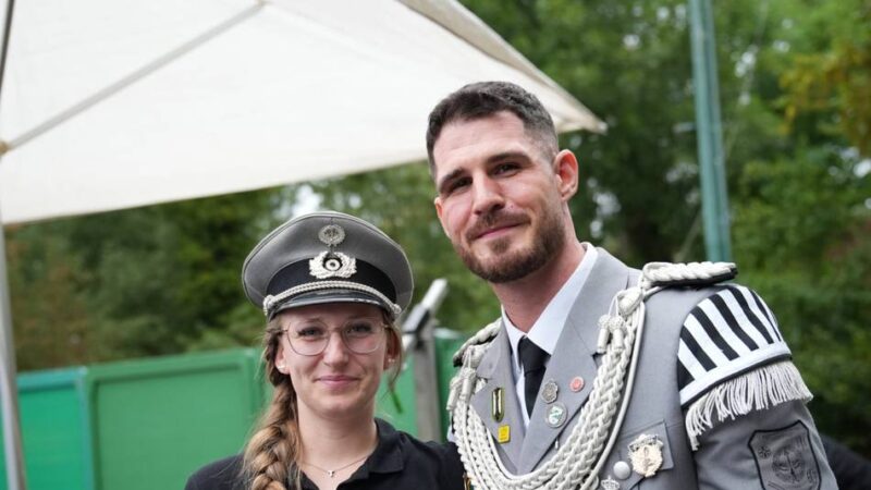 Vogelschießen der St.-Peter-Bruderschaft: Tambourmajor Tobias Kluth wird Schützenkönig in Allerheiligen