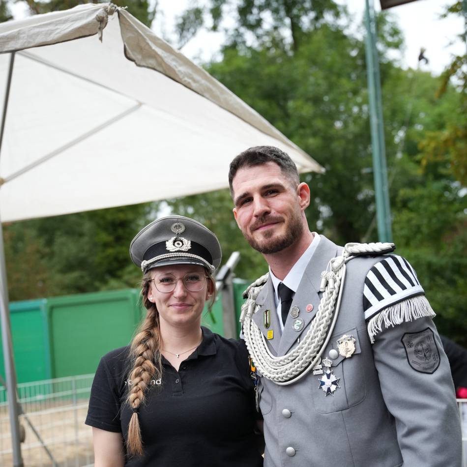 Vogelschießen der St.-Peter-Bruderschaft: Tambourmajor Tobias Kluth wird Schützenkönig in Allerheiligen