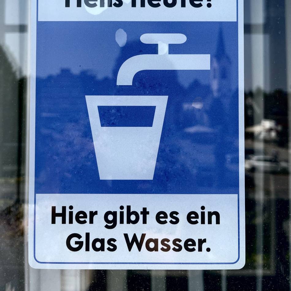 Aktion der Hansestadt Wipperfürth: Wenn’s zu heiß wird, gibt’s kostenfrei ein „Notfallwasser“