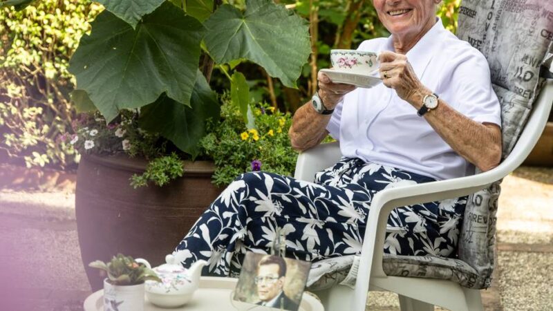 Besondere Bestattungsform: Asche des Ehemanns als Teil eines Baums – „Ich habe dich wieder nach Hause geholt“