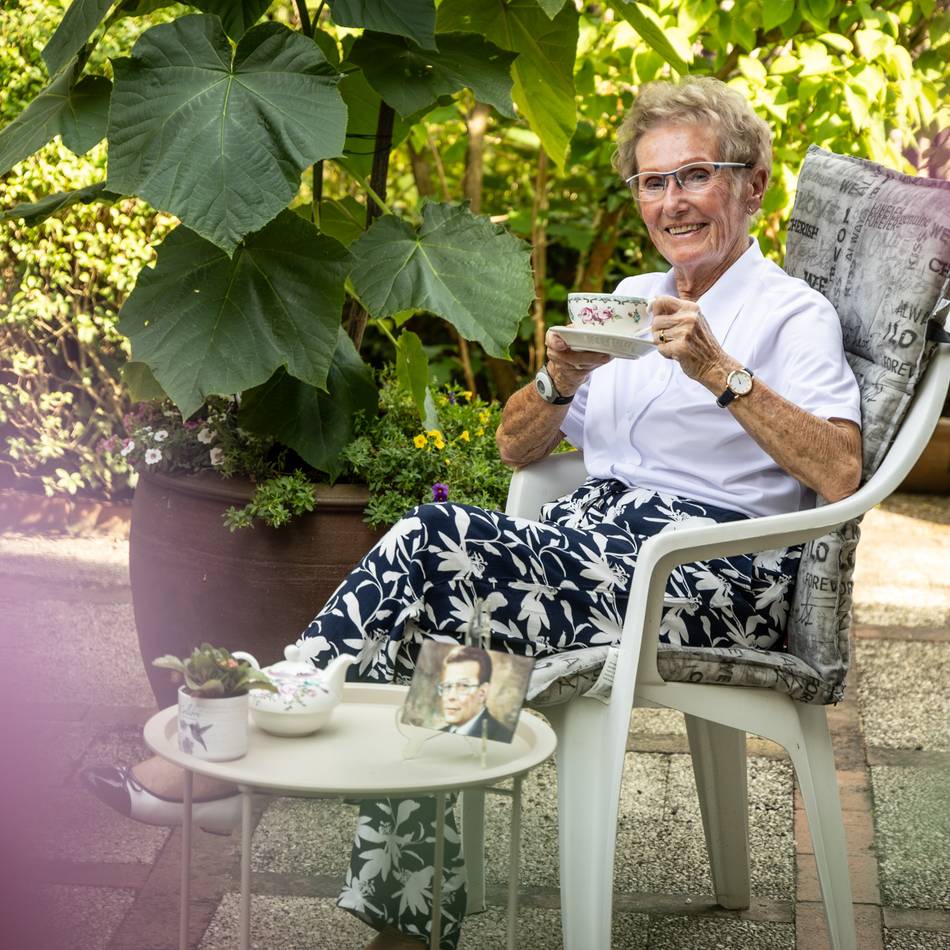 Besondere Bestattungsform: Asche des Ehemanns als Teil eines Baums – „Ich habe dich wieder nach Hause geholt“