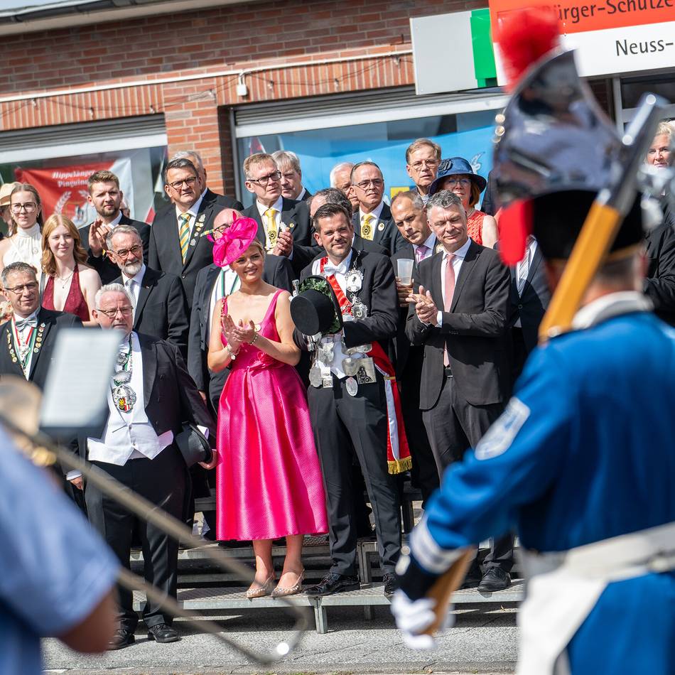 Schützenfest in Neuss-Grimlinghausen: „Es ist immer wieder beeindruckend zu sehen, wie viele Menschen an den Straßen stehen“