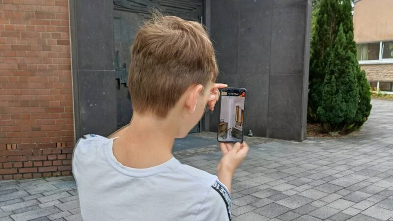 App-Test in Wermelskirchen: Auf virtueller Verbrecherjagd – Spaß mit kleinen Schwächen