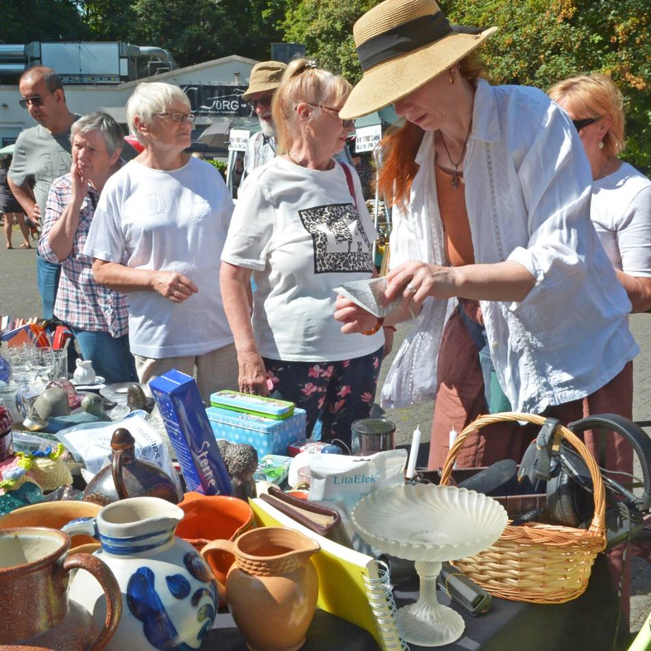 Flohmarkt: Verkäufer schätzen die Atmosphäre in Wülfrath