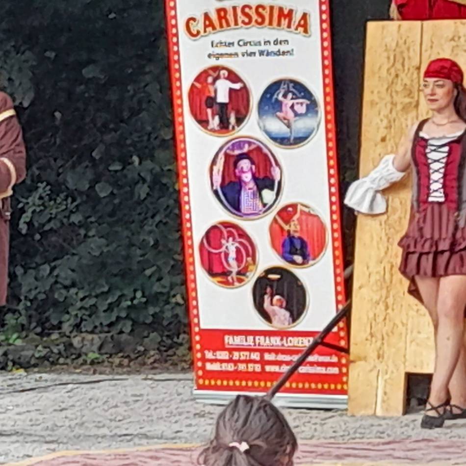 Zirkus Carissima: Rasante Show mit Drahtseilakt und Messern
