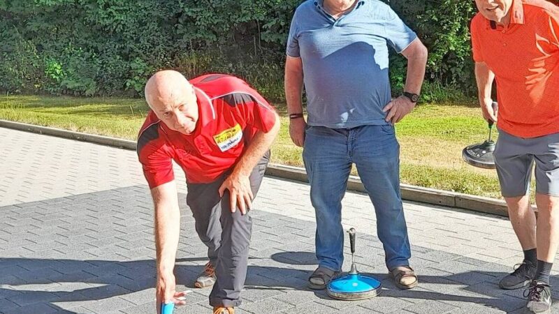 Eisstockclub Wülfrath: Eisstockschießen mitten im Hochsommer